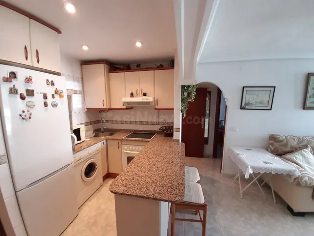 Apartamento de un dormitorio, baño y aseo en 2ª línea playa  - foto 4