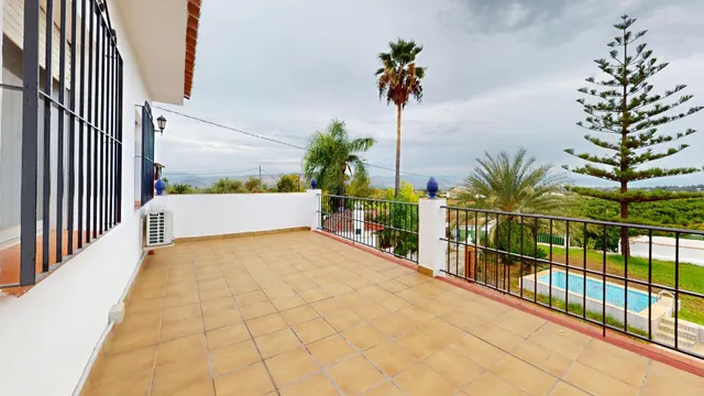 Exclusivo Chalet en Alhaurín el Grande con Piscina y Amplias Vistas — 30