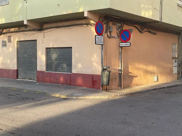 LOCAL COMERCIAL CON MUCHA FACHADA — 2