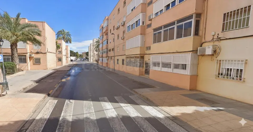 CASA EN VENTA CALLE DARRICAL EN ALMERIA