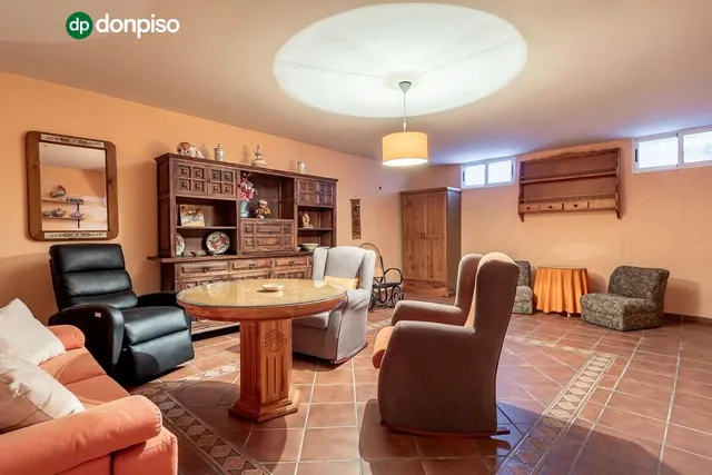 Casa en Ogijares con piscina comunitaria. — 29