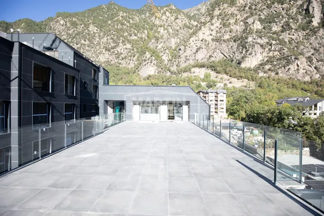 ÁTICO DE 4 habitaciones CON TERRAZA DE 133 M2 - foto 2
