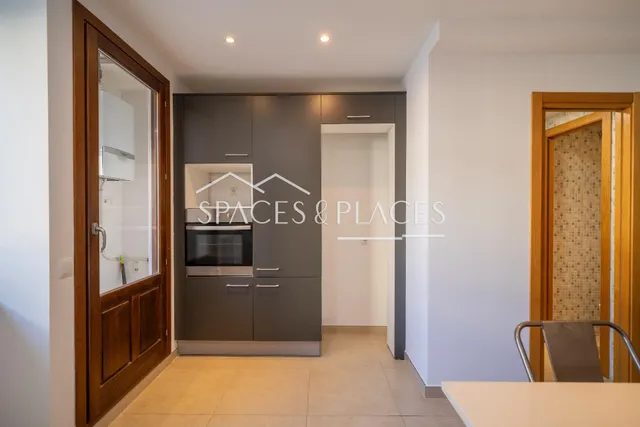 Piso de 2 dormitorios con piscina y garaje junto — 7