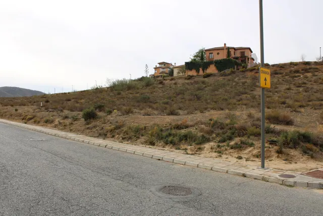 SOLAR EN VILLA DE OTURA — 8