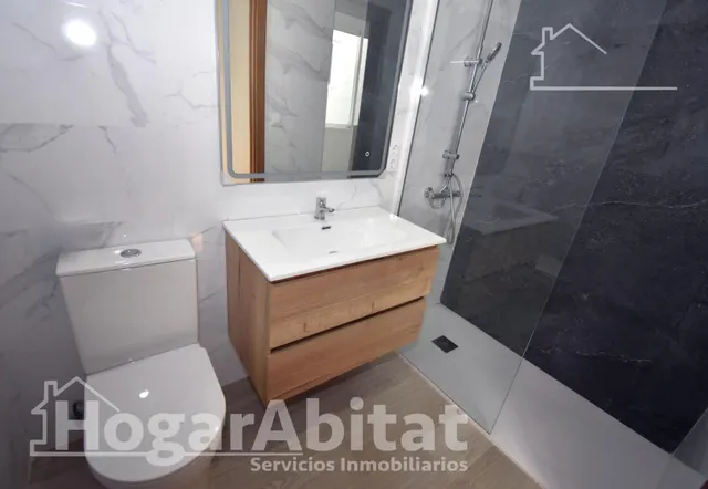 CASA REFORMA A ESTRENAR CON TERRAZA Y TRASTERO — 42