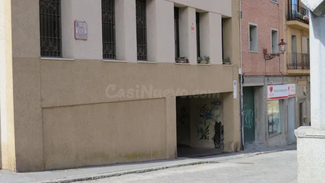 ALQUILER DE PLAZA DE GARAJE EN CENTRO DE SEGOVIA - foto 2