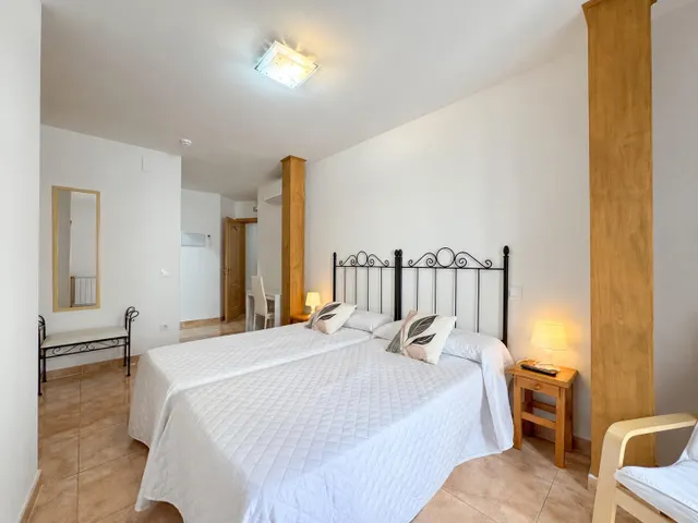 HOSTAL RESTAURANTE EN PLENO CASCO ANTIGUO DE CANDELEDA — 28