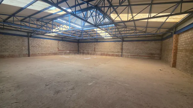 AMPLIO LOCAL COMERCIAL EN EL LLOMBO - foto 4