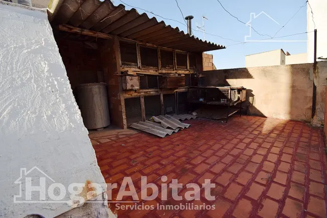 Amplia casa con terraza en el centro — 10