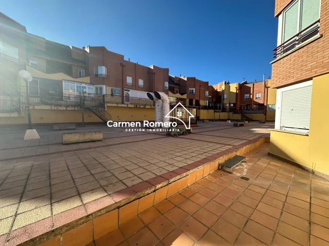 ADOSADO EN VENTA  EN VILLAMAYOR. URB. PIEDRA DORADA — 47