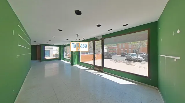 Gran local comercial con muchas posibilidades - foto 4