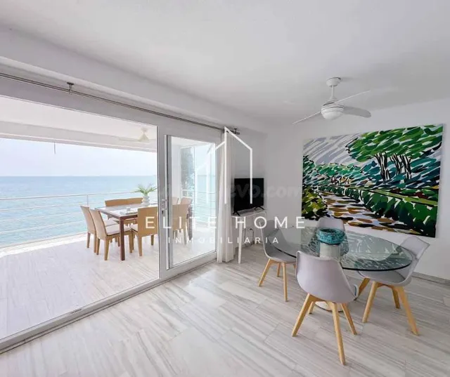 VILLA DE LUJO ENFRENTE DEL MAR / LUXURY SEAFRONT VILLA · PLA