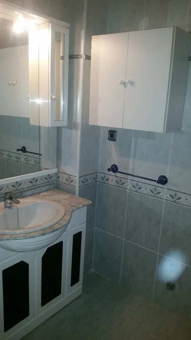 Vivienda de 120 metros más bar de 80 metros.
San Pedro. — 48