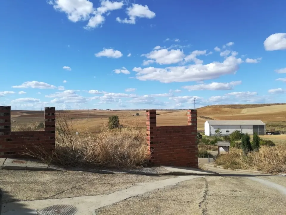 SE VENDE SOLAR DE 350 M2 EN CASTILFALÉ, A 10 MINUTOS DE VALENCIA DE DON JUAN.