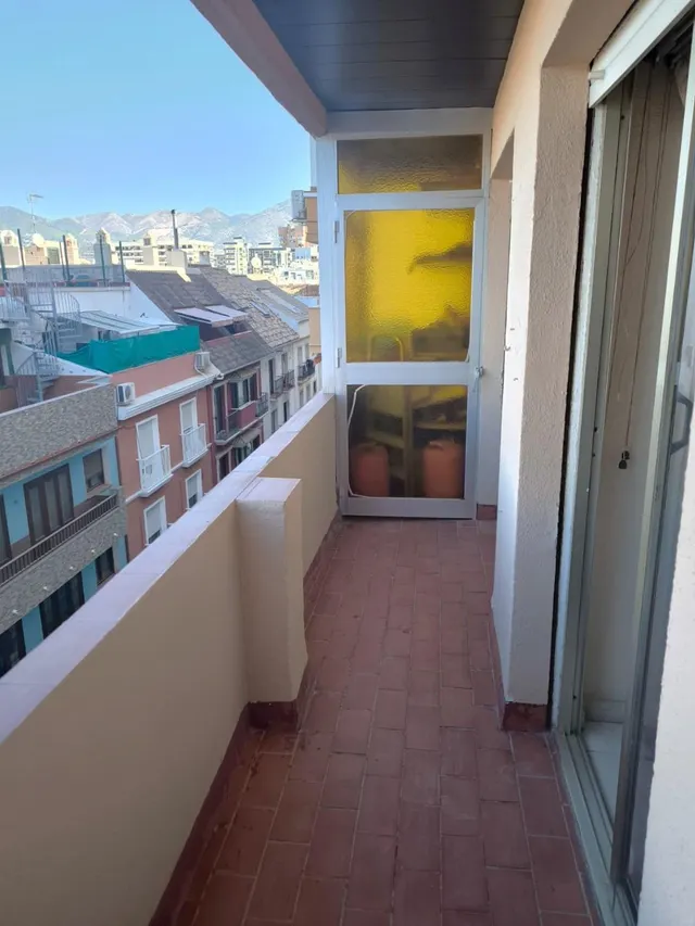 PRIMERA LÍNEA DE PLAYA. ZONA CENTRO DE FUENGIROLA. 3 DORMITORIOS. 2 BAÑOS. 1 ASEO — 24