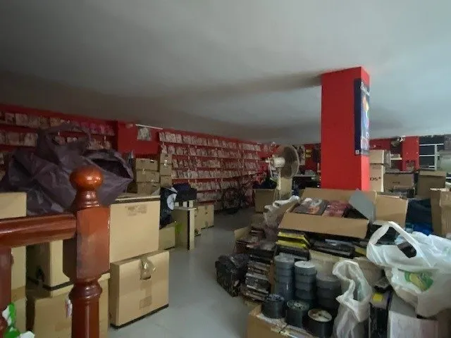 LOCAL EN VENTA CON MUY BUENA UBICACIÓN — 5
