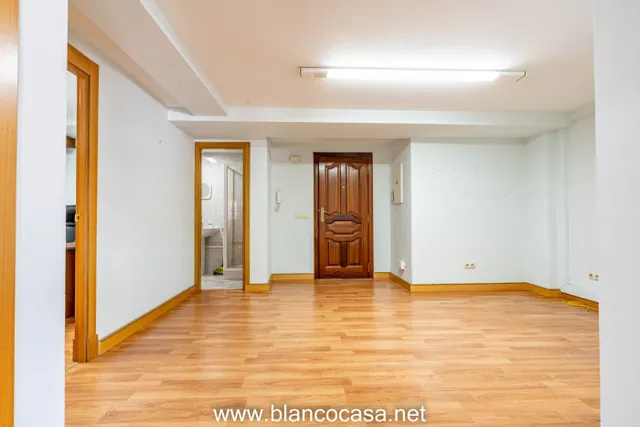 Entreplanta en venta ó alquiler C/Barcelona (Carballo) — 4