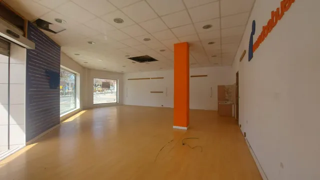 Local comercial en el ejido este — 6