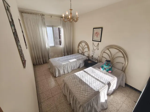 AMPLIO PISO DE 4 habitaciones CON EXCELENTES VISTAS EN ROCA  - foto 2