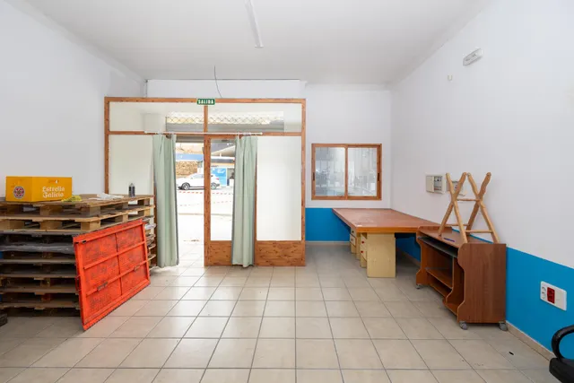 Local comercial mas cochera 142 m — 10