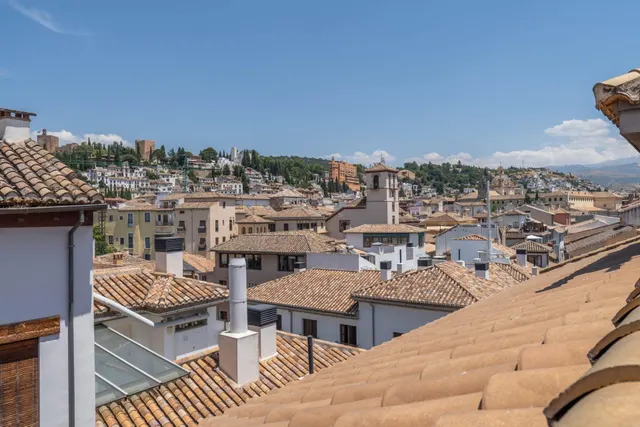 VENTA DE CÉNTRICO PISO CON LICENCIA TURÍSTICA - GRANADA — 28