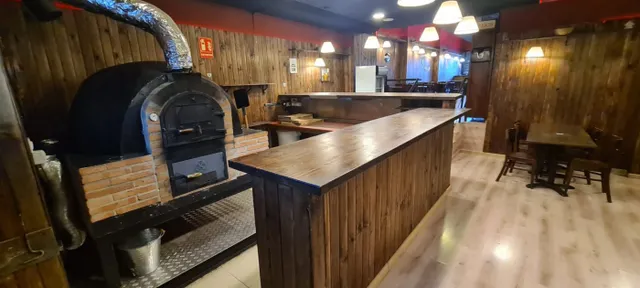 LOCAL EN LLOGUER (TRASPÀS DE NEGOCI) — 12