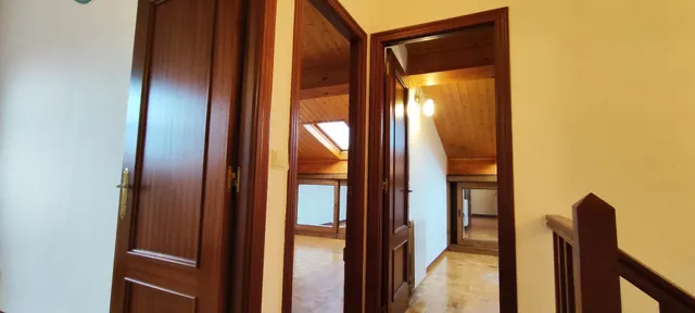 CHALET CON JARDÍN A UN PASO DEL CENTRO DE TORRELAVEGA.- — 13