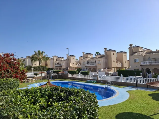 CHALET ADOSADO EN LOMAS DE CABO ROIG ( ORIHUELA COSTA ) - foto 3