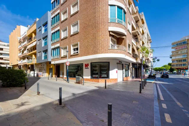 Exclusivo ático de 3 dormitorios en el centro de Torrevieja — 44