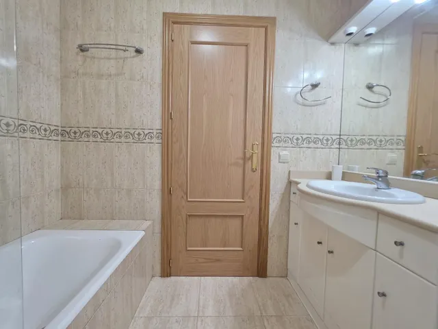 Chalet esquinero adosado en Vilafortuny — 40