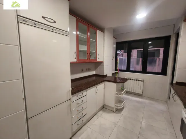 Piso en alquiler en avenida portugal de 4 dormitorios con garaje y trastero — 11