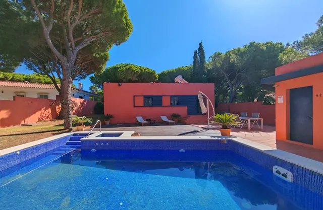 Chalet independiente reformado en pinar de los franceses | 3 dormitorios, 2 baños y piscina privada — 6
