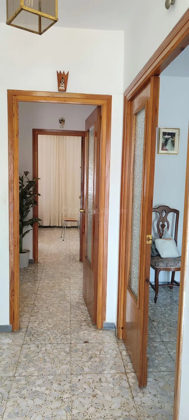 CASA AMPLIA Y LUMINOSA CON 2 PLANTAS INDEPENDIENTES Y GARAJE - foto 2