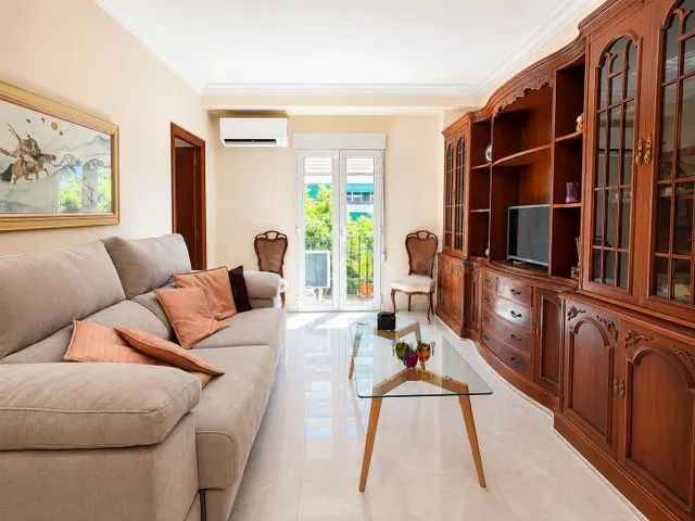 Exclusiva vivienda de 3 dormitorios en pleno centro de Valen - foto 2