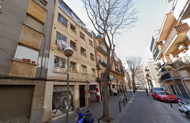 FANTÁSTICO PISO en Calle Estadella 42 en Barcelona (Barcelona). — 3
