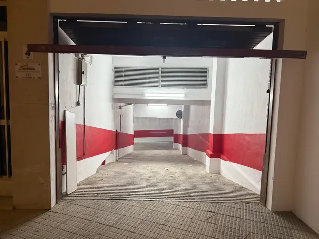 SE ALQUILA PLAZA DE GARAJE EN EL CENTRO DE LOS ALCAZARES - foto 4