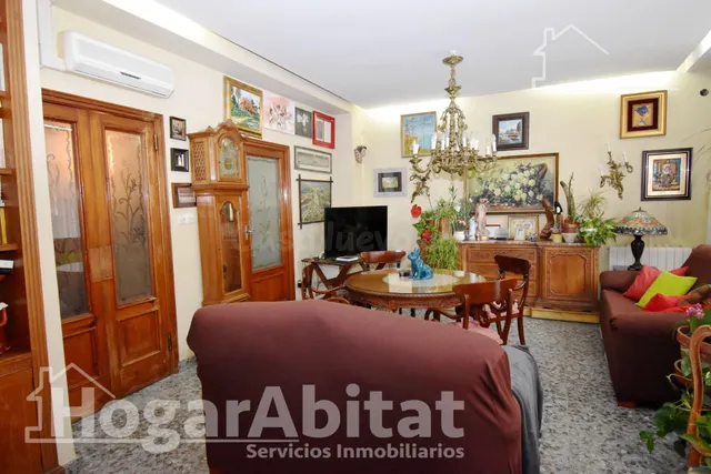 CASA SEMIREFORMADA CON GARAJE Y DOS TERRAZAS, EN EL CENTRO — 4
