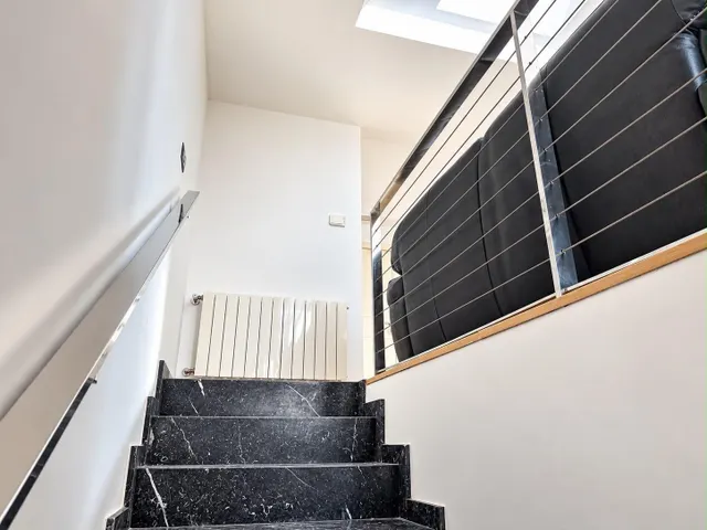 Moderno chalet adosado de 315m2 con gran garaje y piscina comunitaria — 25