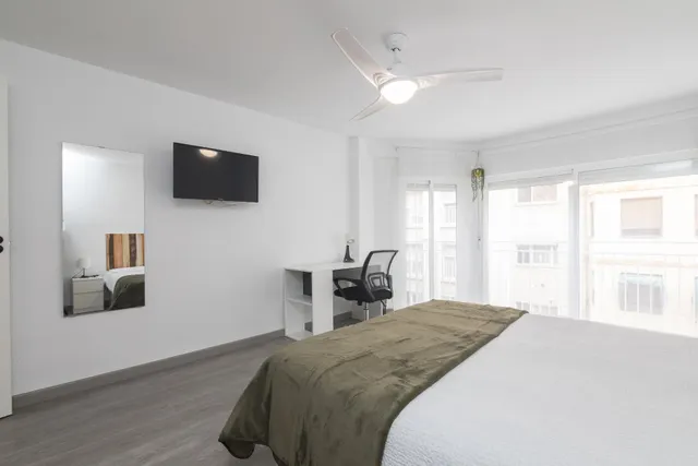 Se vende este gran piso junto Corazón de Jesús con 5 habitaciones y 5 baños ideal como inversión para rentabilizarlo!!! — 8