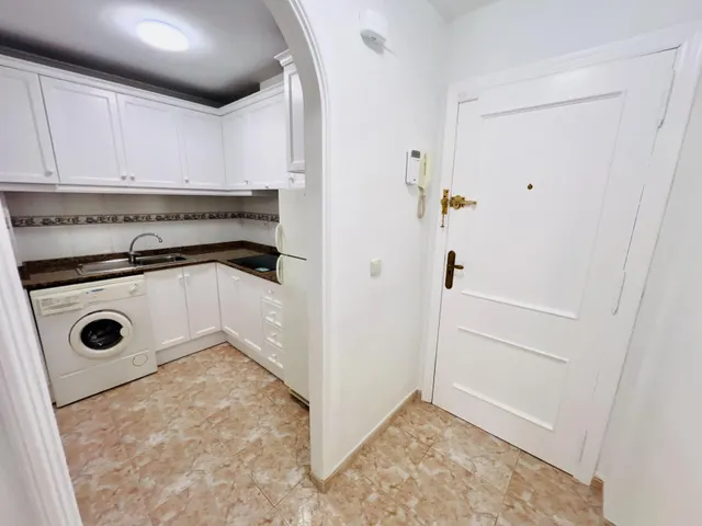 Fabuloso apartamento semi reformado con piscina comunitaria a unos pasos del colegio — 17