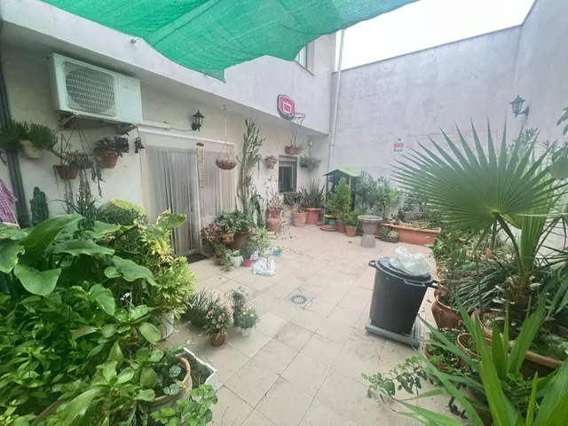 CASA REFORMADA CON PATIO, GARAJE Y GUARDILLA
