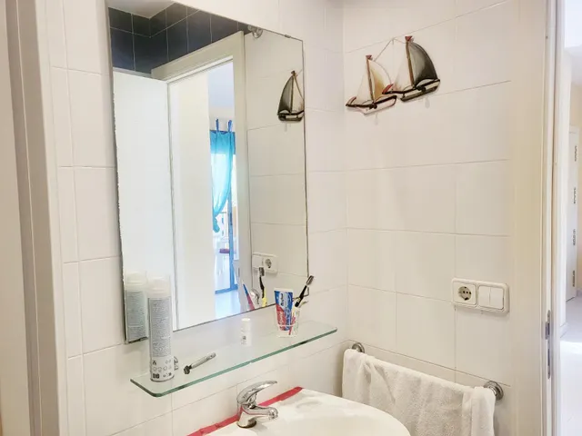 ÁTICO EXCLUSIVO CON VISTAS, TERRAZAS, PISCINA Y GARAJE – A 250 M DE LA PLAYA — 32