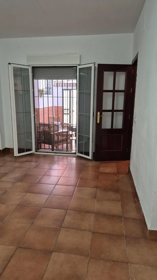 VIVIENDA ADOSADA EN CAMPOSOTO CON PATIOS Y  AZOTEA — 9