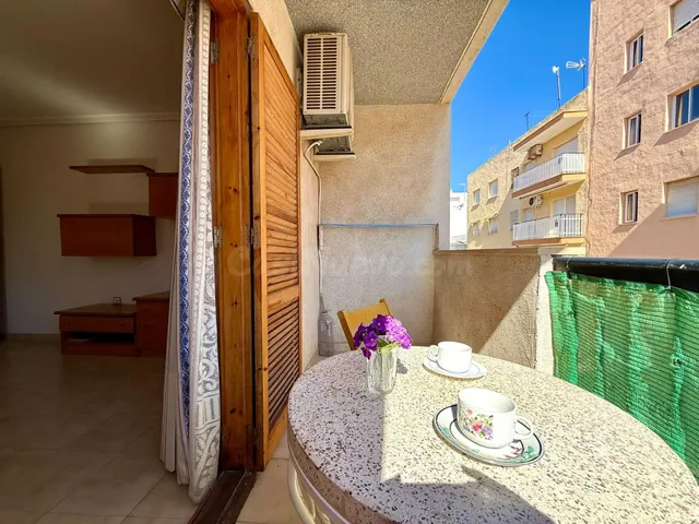 APARTAMENTO CON AMPLIA TERRAZA A SOLO 150 METROS DE LA PLAYA - foto 3