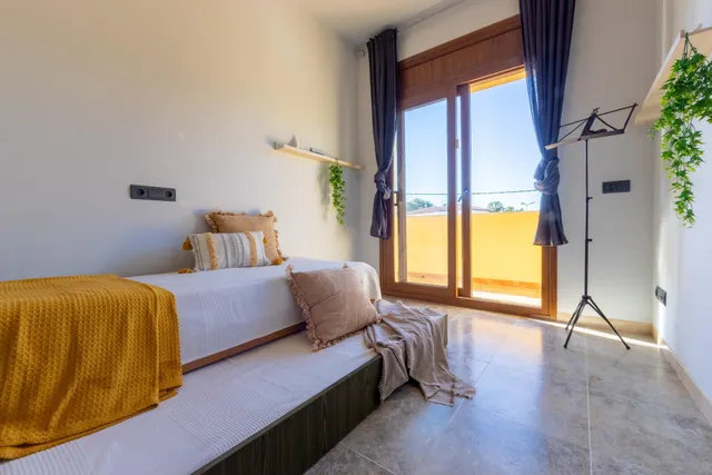 Espectacular Chalet en Mont-Roig del Camp con Piscina y Amplio Jardín — 24