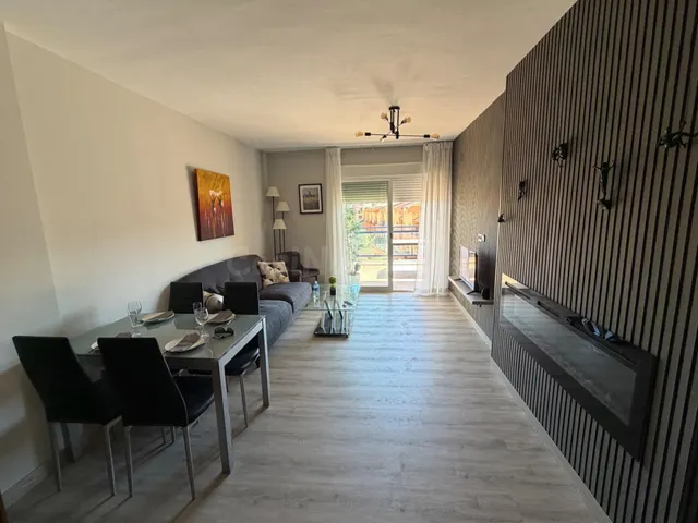 Apartamento totalmente reformado a 1 minuto de la playa en C - foto 2