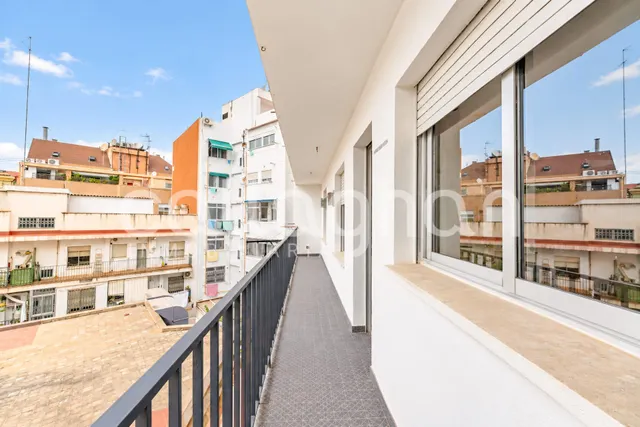 Piso con gran potencial de reforma en ruzafa – 4 habitaciones y 2 balcones — 31