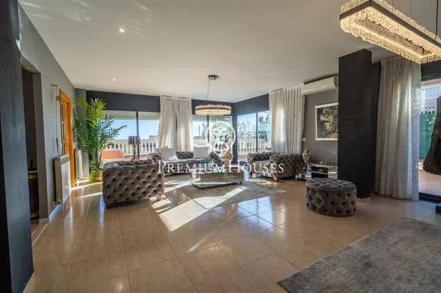 Chalet en venta con ascensor, piscina y grandes espacios en Canet de Mar — 13