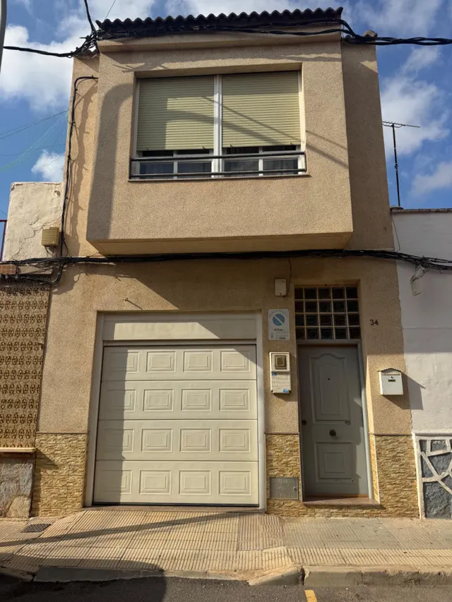 Casa con amplia cochera, terraza y patio. — 39
