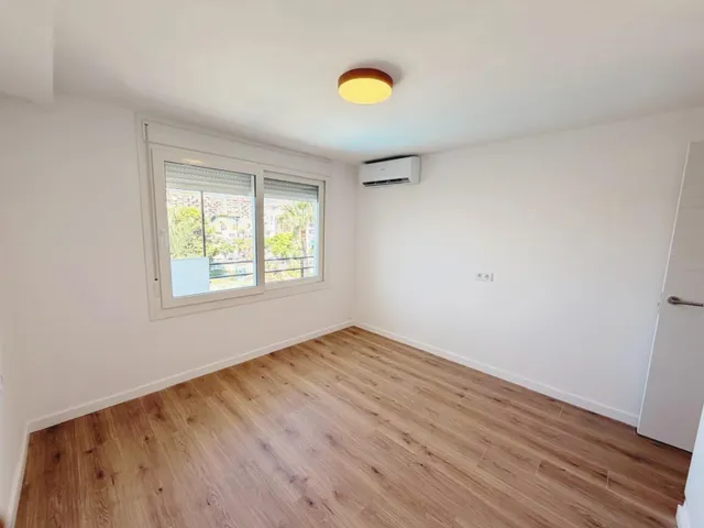 Piso en venta en Avenida de la Telefónica — 33